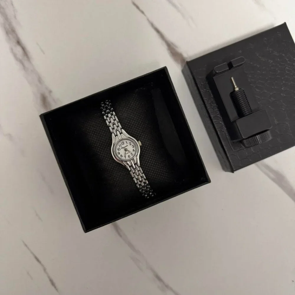 Sku0261 Retro Silver White dial Women‎ Casual Round Watch Bracelet + gift bag